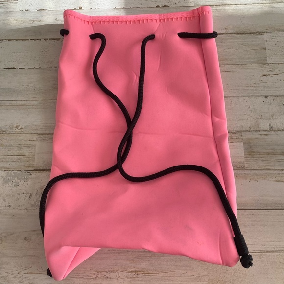 Triangl Drawstring Bag - Picture 3 of 4